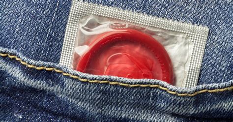 Fafanje brez kondoma za doplačilo Spolni zmenki Sumbuya